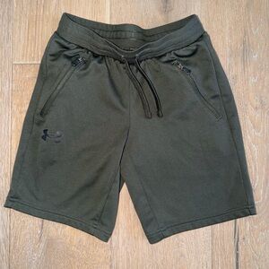 Armour Boys Olive/Hunter Green Athletic Shorts Youth Medium